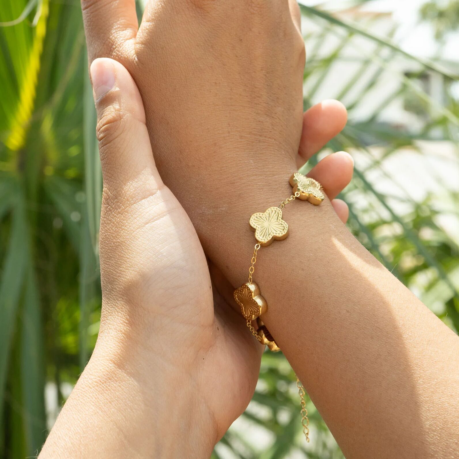 18K Gold PVD Coated Stainless Steel Sunburst Clover Charm Bracelet
